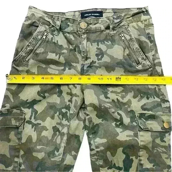 Ashley Mason Camo Cargo Pants, Size 13/31 Juniors - Picture 5 of 6